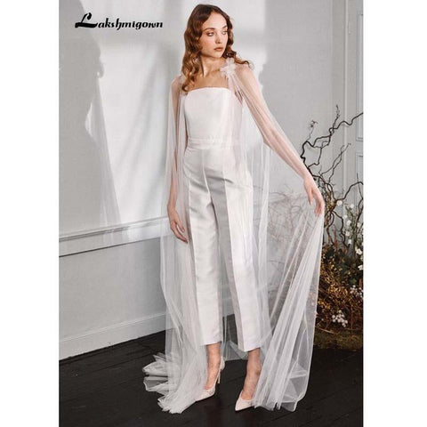 NumberSea Bescheidene Jumpsuit-Brautkleider mit Umhang