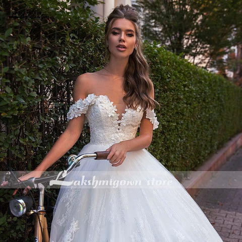 NumberSea Schlichtes Brautkleid mit langen Ärmeln, U-Ausschnitt, Satin, mit Applikationen