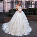 NumberSea Schlichtes Brautkleid mit langen Ärmeln, U-Ausschnitt, Satin, mit Applikationen