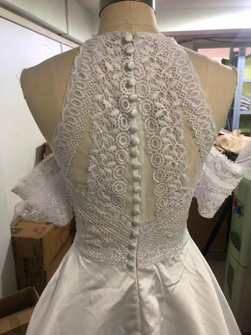 Vestidos de noiva estilo boémio NumberSea Robe De Mariee, novo design, vestidos de noiva em cetim com renda, costas abertas e botões, linha A