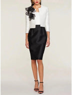 Etuikleid/Säulenkleid für die Mutter der Braut, Hochzeitsgast, elegant, zierlich, Rundhalsausschnitt, knielang, Satin, halbe Ärmel mit Applikationen, geschlitzte Vorderseite, Rüschen