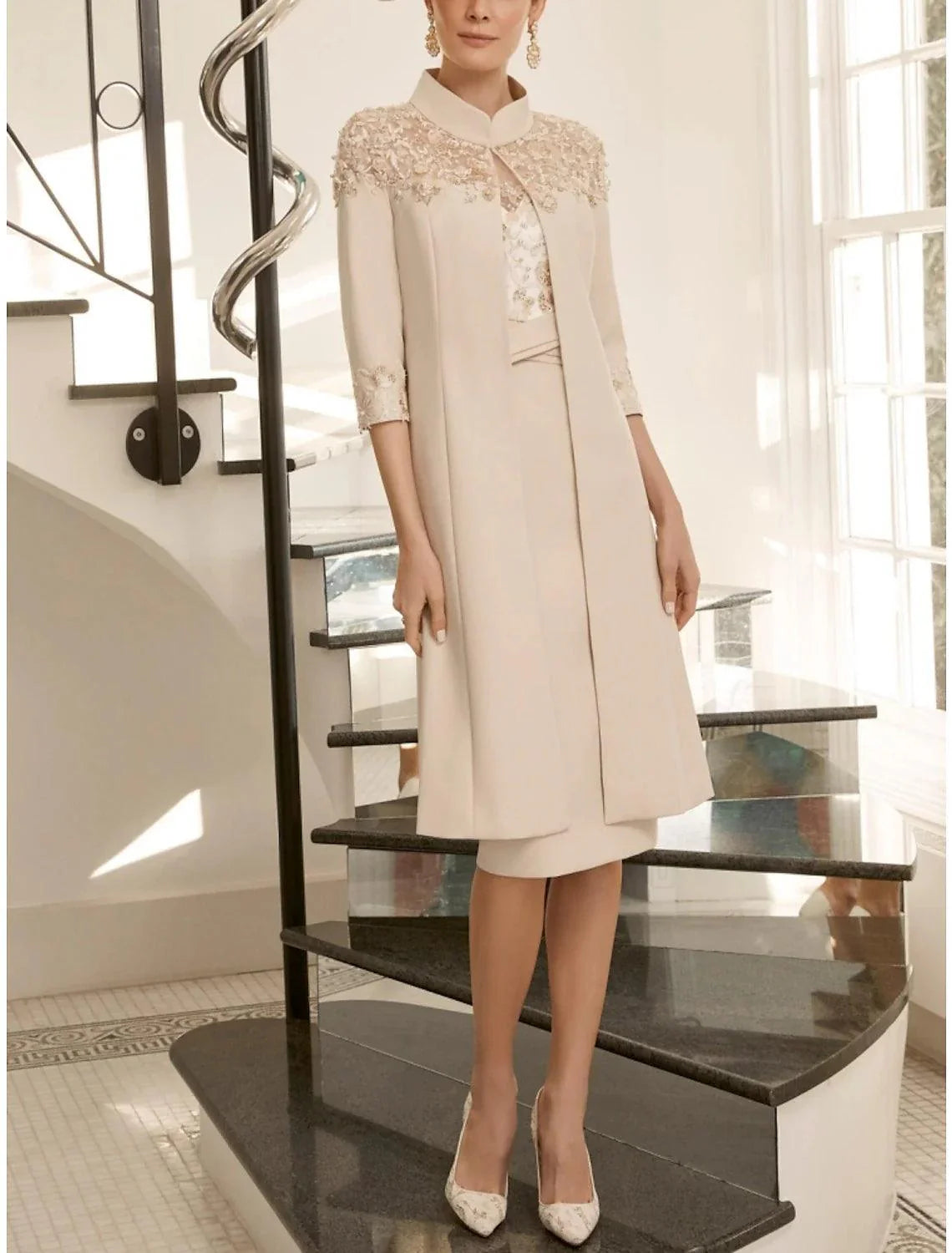 Vestido de mãe da noiva de duas peças com bainha/coluna, elegante, para convidada de casamento, decote em joia, comprimento até ao joelho, tecido elástico, meia manga, com renda, missangas e lantejoulas