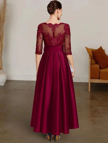 Elegantes Kleid für die Brautmutter mit hohem, tiefem Ausschnitt, asymmetrischer Satinspitze, 3/4-Ärmeln und Spitzenschärpe/-band
