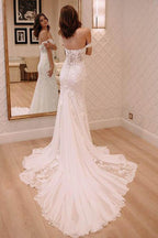 Abito da sposa in chiffon scollato a trapezio con applicazioni di pizzo
