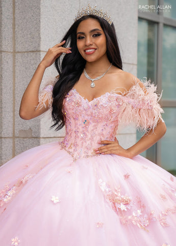 Schulterfreies Quinceanera-Kleid mit Federn von Rachel Allan RQ2186