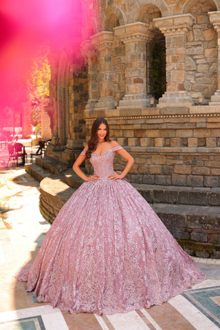 Schulterfreies Quinceanera-Kleid mit Kapuzenmantel von Amarra 54324