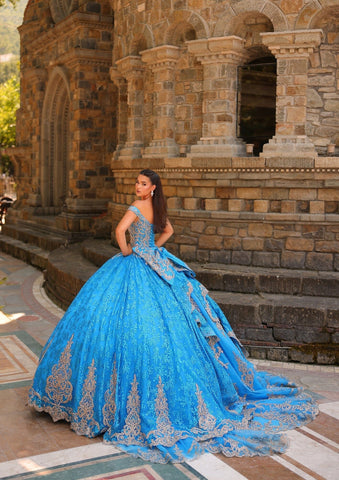Schulterfreies Quinceanera-Kleid mit Kapuzenmantel von Amarra 54324