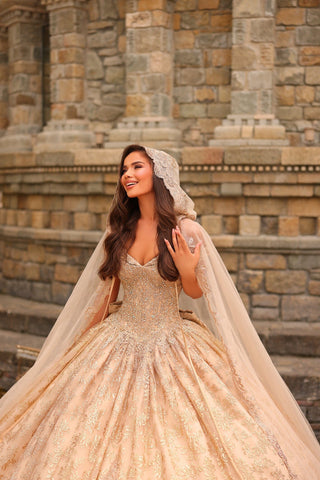 Schulterfreies Quinceanera-Kleid mit Kapuzenmantel von Amarra 54324
