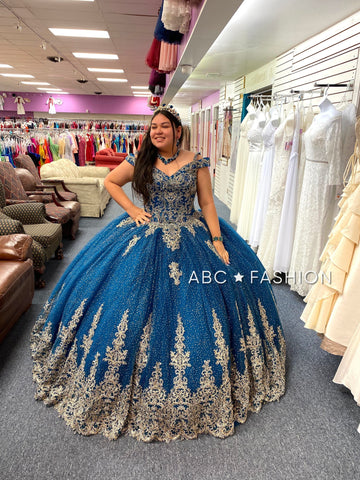 Vestido de quinceanera em renda com ombros à mostra da House of Wu 26951
