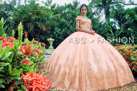 Vestido de quinceanera em renda com ombros à mostra da House of Wu 26951