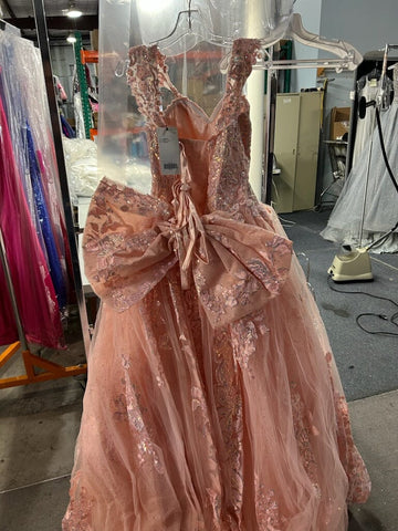 Schulterfreies Quinceanera-Kleid von House of Wu 26022