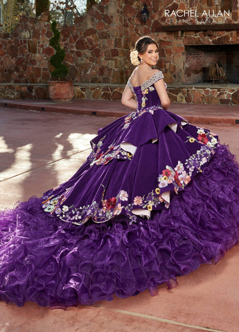 Vestido de quinceanera com folhos e ombros à mostra de Rachel Allan RQ3111