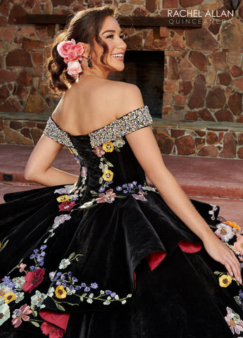 Vestido de quinceanera com folhos e ombros à mostra de Rachel Allan RQ3111