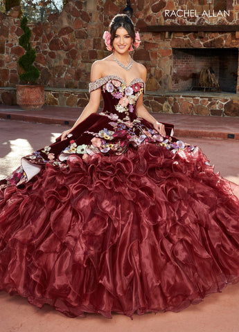 Vestido de quinceanera com folhos e ombros à mostra de Rachel Allan RQ3111