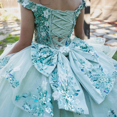 Schulterfreies, transparentes Korsett-Ballkleid von Cinderella Couture 8125J