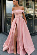 Abito da Ballo Rosa Scollato a Spalle Scoperte con Linea a A, Strascico a Spazzola, Spacco Frontale e Cintura PG830