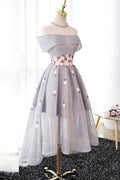 Schulterfreies High Low Homecoming-Kleid aus grauem Tüll mit Applikationen PD243
