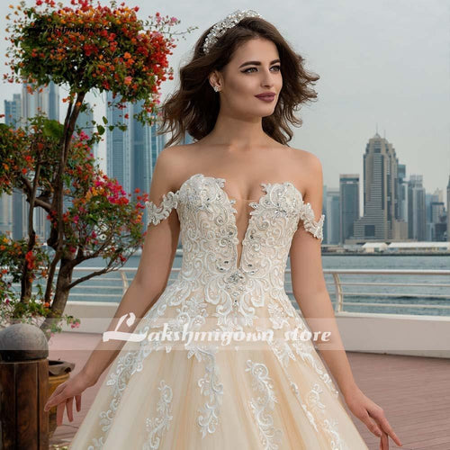 Robe de mariée décolletée bretelle tombante NumberSea avec dentelle et applications de perles