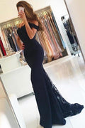 Vestido de noche largo de satén negro estilo sirena con hombros descubiertos