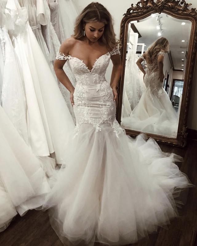 Abito da sposa sirena con spalle scoperte