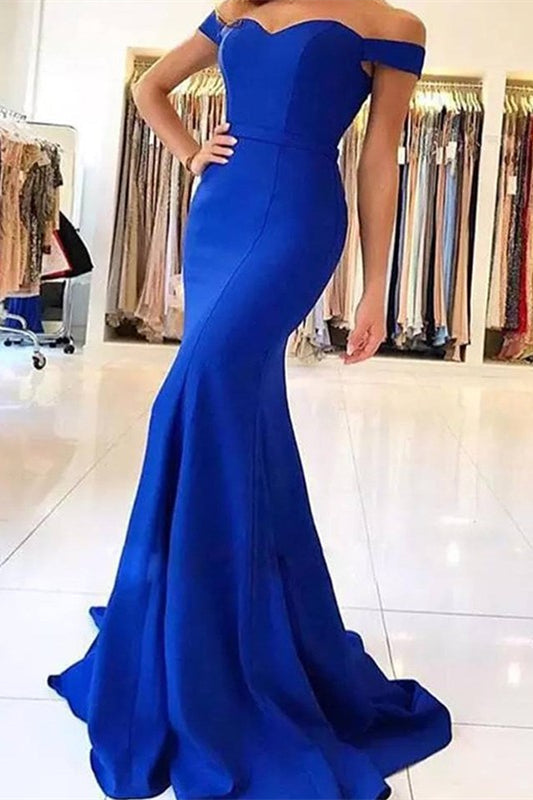 Vestido de noite comprido em cetim azul royal com decote ombro a ombro e corte sereia