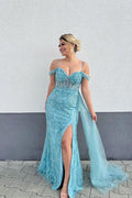 Schulterfreies, saphirblaues Meerjungfrau-Ballkleid mit Rüschen und funkelnden Perlen