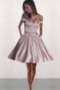 Schulterfreies Satin-Heimkehrkleid mit Perlen und Tasche PD167
