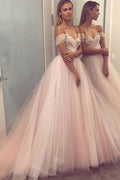 Vestido de fiesta largo de tul con corte princesa y caída en los hombros
