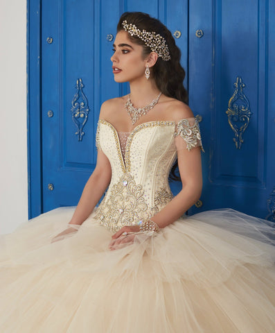 Schulterfreies Kleid mit V-Ausschnitt von House of Wu LA Glitter 24036