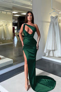 Dunkelgrünes One-Shoulder-Abendkleid im Meerjungfrau-Stil mit langem Schlitz aus Satin