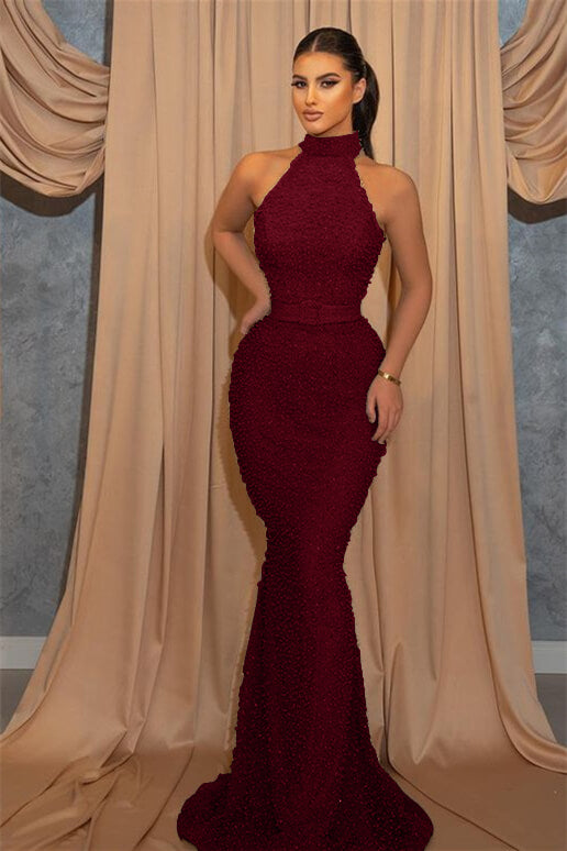 Vestido de noite comprido, sereia, com decote alto, lantejoulas, sem mangas e cinto