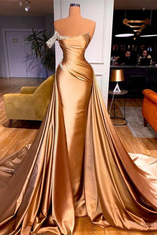 Langes schulterfreies Meerjungfrau-Abendkleid aus Satin mit Überrock