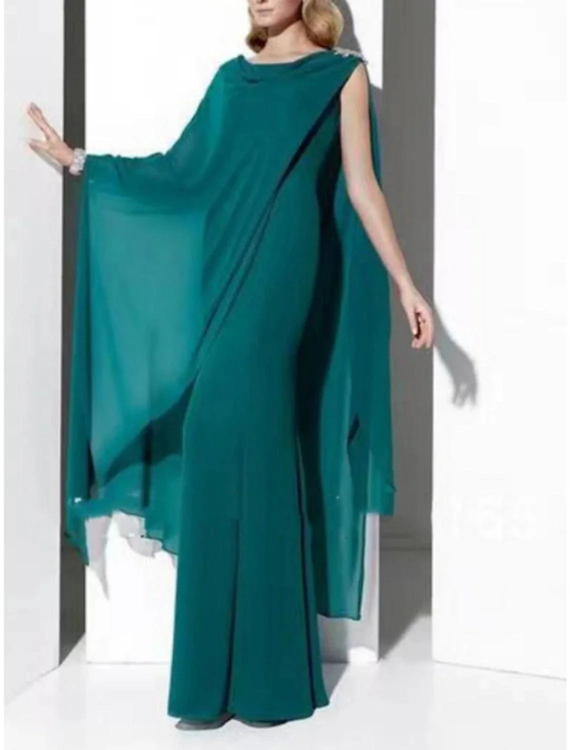 Vestido de mãe da noiva estilo coluna/bainha, para festa de casamento, vintage, elegante, decote redondo, comprimento até ao chão, chiffon, sem mangas, com pregas, pregadeira de cristal