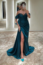 Vestido de festa comprido em cetim com racha e decote ombro a ombro, estilo sereia, sem mangas