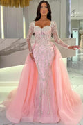 Vestido de sirena con mangas largas rosadas, escote corazón, aplicaciones de tul y encaje, y cola desmontable