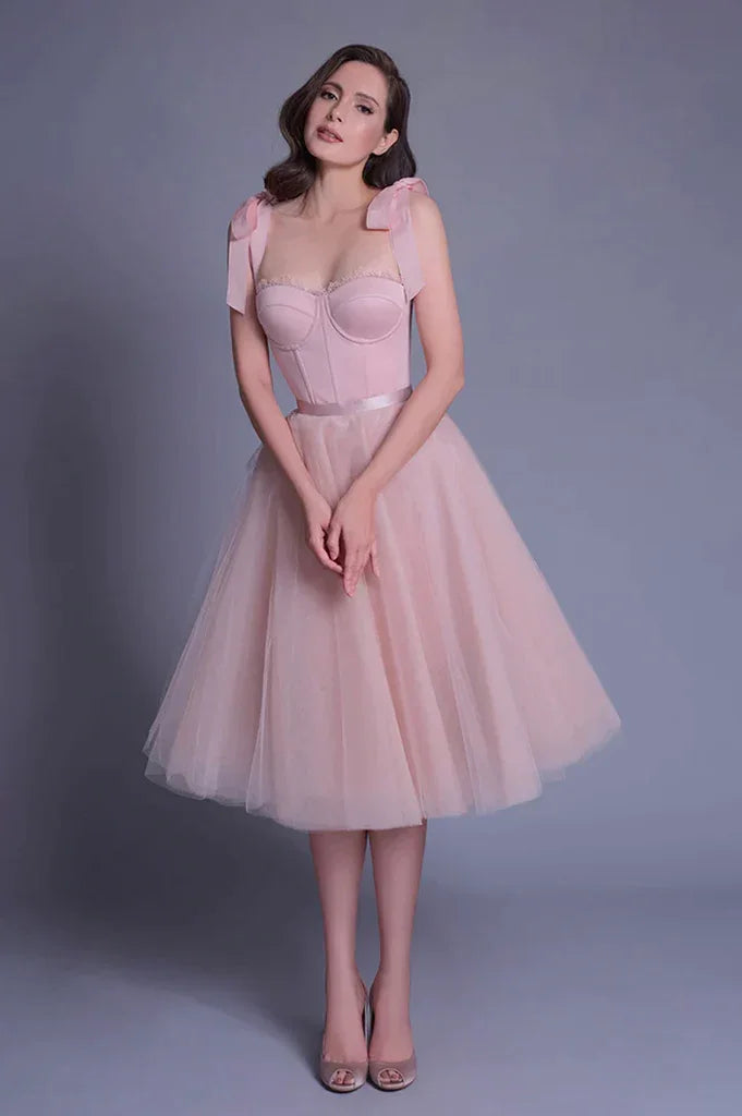 Vestido corto de fiesta rosa adorable y encantador para invitada de boda