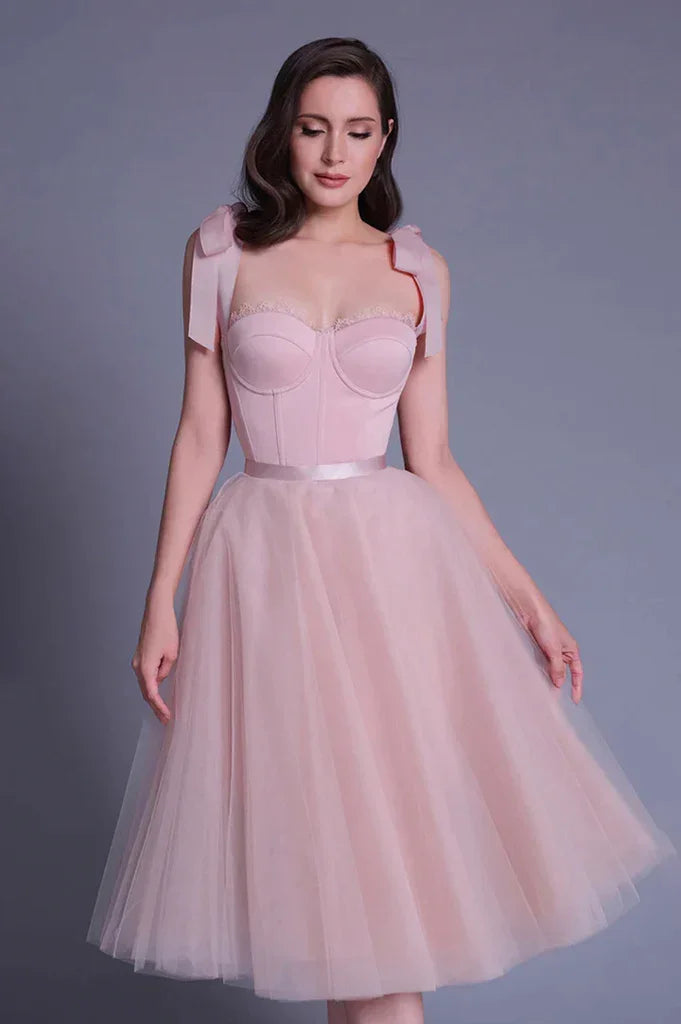 Vestido corto de fiesta rosa adorable y encantador para invitada de boda