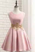 Robe de bal courte rose en satin avec applique dorée PD116
