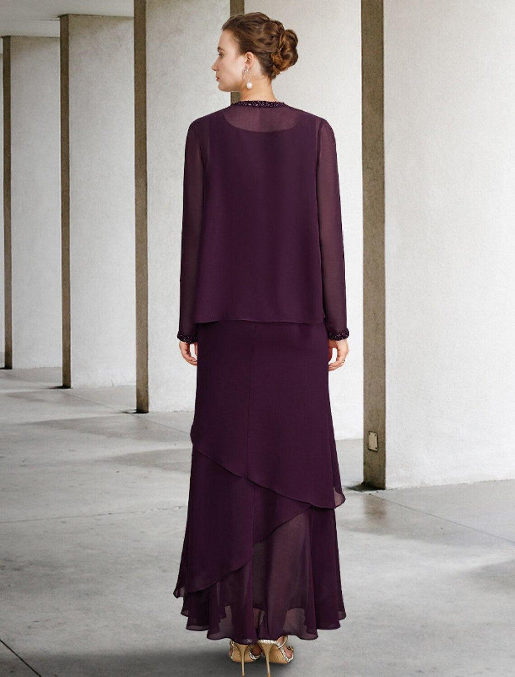 Vestido de mãe da noiva em duas peças, corte A, plus size, elegante, decote quadrado, comprimento até ao tornozelo, chiffon, sem mangas, casaco incluído, com pérolas e missangas