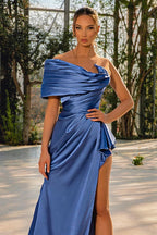 Langes Meerjungfrau-Ballkleid aus Satin mit One-Shoulder-Träger und hohem Schlitz