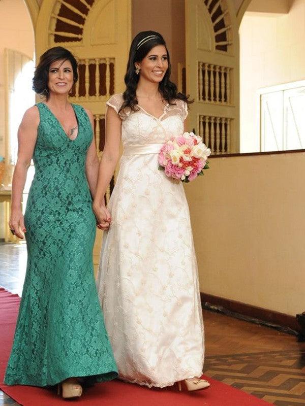 Vestidos de mãe da noiva com decote em V, sem mangas, comprimento até ao chão, com corte direito/coluna, em renda