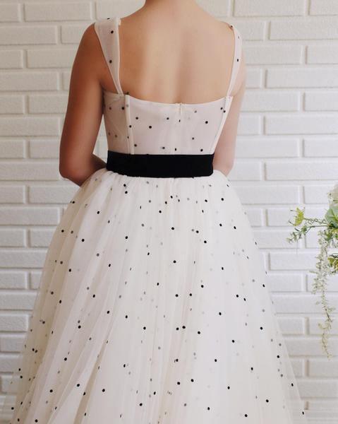 Vestido de festa princesa em tule branco, corte em A, com faixa, corte em coração, PSK086