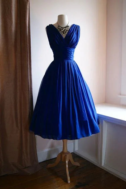Vestido Corto de Tul para el Baile de Bienvenida con Escote en V Azul Real Y1128