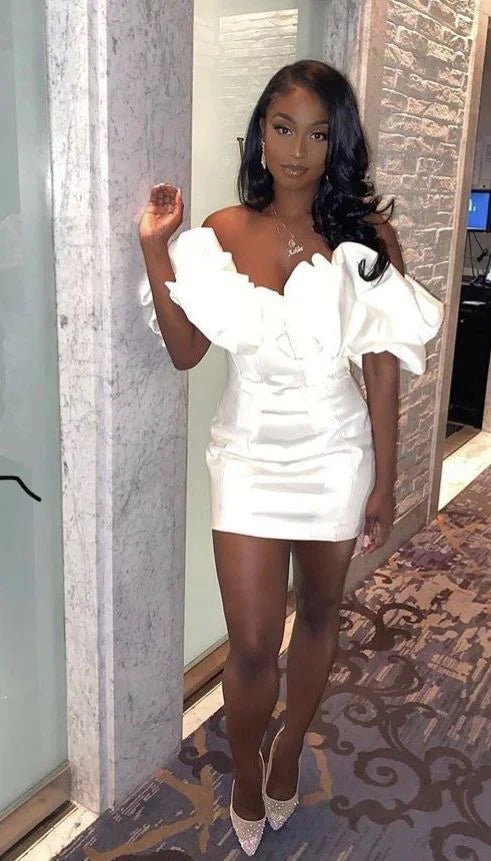 Vestido de Festa de Anos de 18 para Rapariga Negra de Luxo em Cetim Marfim com Babados e Sem Alças Y652