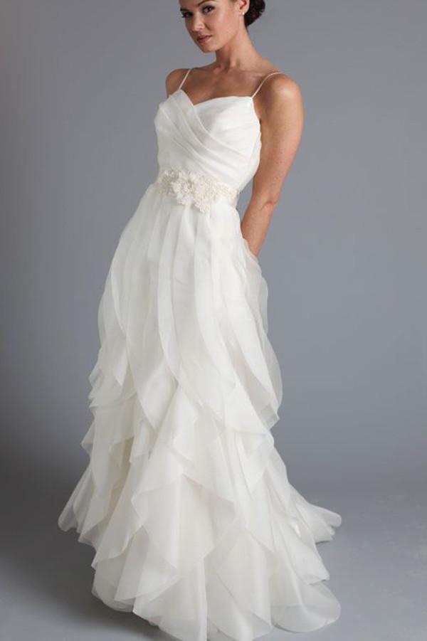 Robe de mariée simple à manches spaghetti volantées en tulle longue, MW260