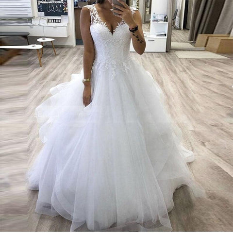 Vestido de noiva com decote em V e saia de tule em camadas, vestido de noiva branco personalizado para o inverno