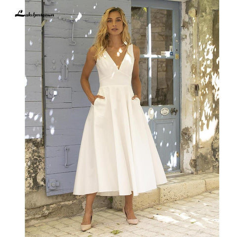 NumberSea Einfache V-Ausschnitt Satin Tee Länge Rückenfreies Kurzes Brautkleid Mit Tasche Brautkleid Strand Vestido de Noiva Simples Lakshmigown