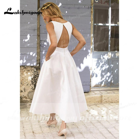 NumberSea Einfache V-Ausschnitt Satin Tee Länge Rückenfreies Kurzes Brautkleid Mit Tasche Brautkleid Strand Vestido de Noiva Simples Lakshmigown