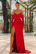 Vestido de noche rojo largo sirena satinado con escote caído y abertura frontal, incluye guantes plisados