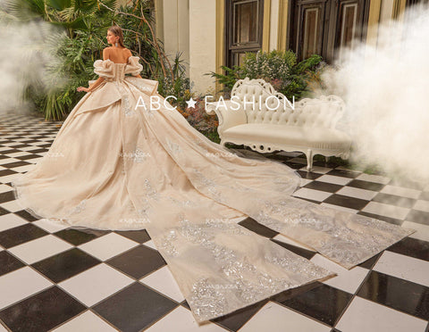Trägerloses Quinceanera-Kleid mit Puffärmeln von Ragazza EV56-656